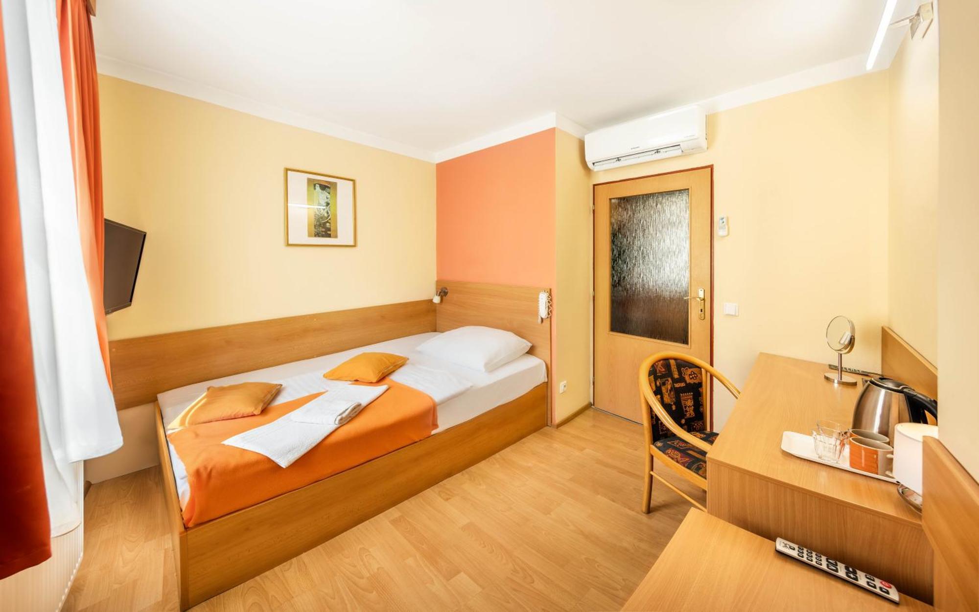 Tabor Hotel